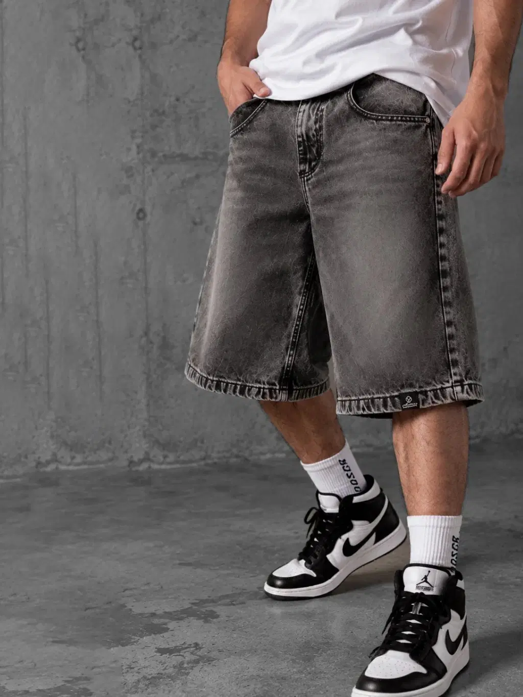 NEGRO OSCURO Bermuda Baggy Insigne · foto 1