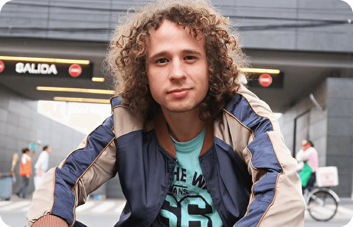 Imagen de Luisito Comunica en la seccion de origenes y formacion