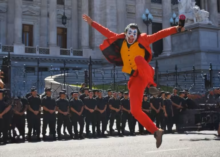 Portada de De perder su trabajo a convertirse en el Joker más famoso de Argentina