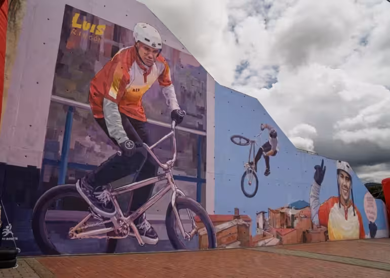 Portada de Bogotá homenajeó a Luis Rincón con un mural gigante dedicado al BMX Freestyle