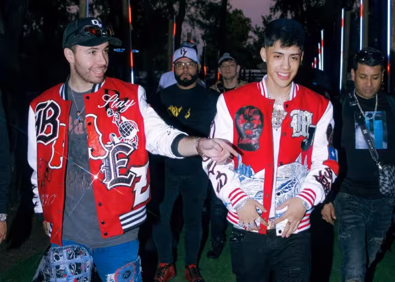 Portada de El diseñador mexicano que conquistó los escenarios de J Balvin, Feid y Maluma